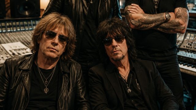 New Supergroup 'Iconic By Mistake' Makes Waves on Hot 100 Chart | mimpi melihat 