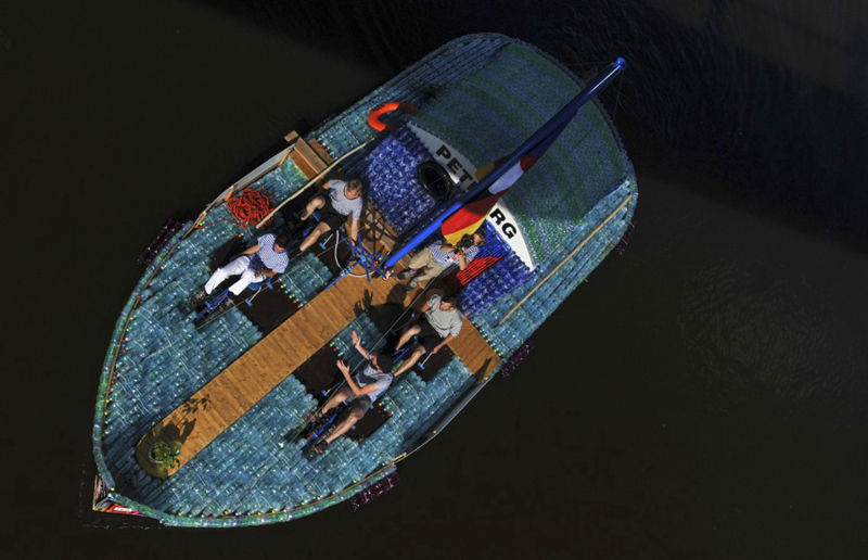 DIY a boat with plastic bottles and sailTravel 500 miles - top emoticon