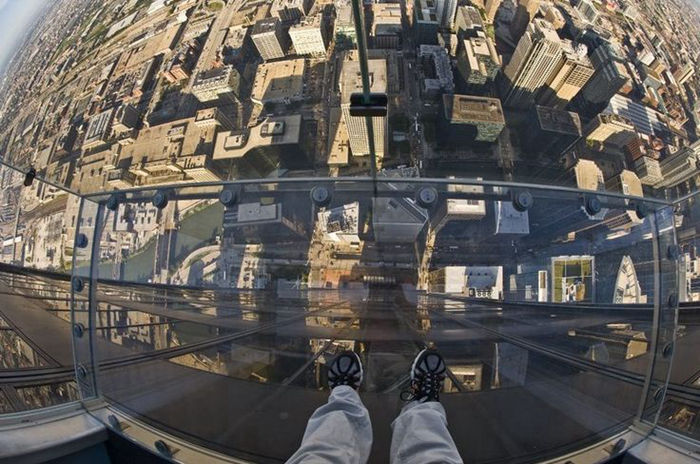 8 of the most thrilling attractions in the world - pinned emoticons